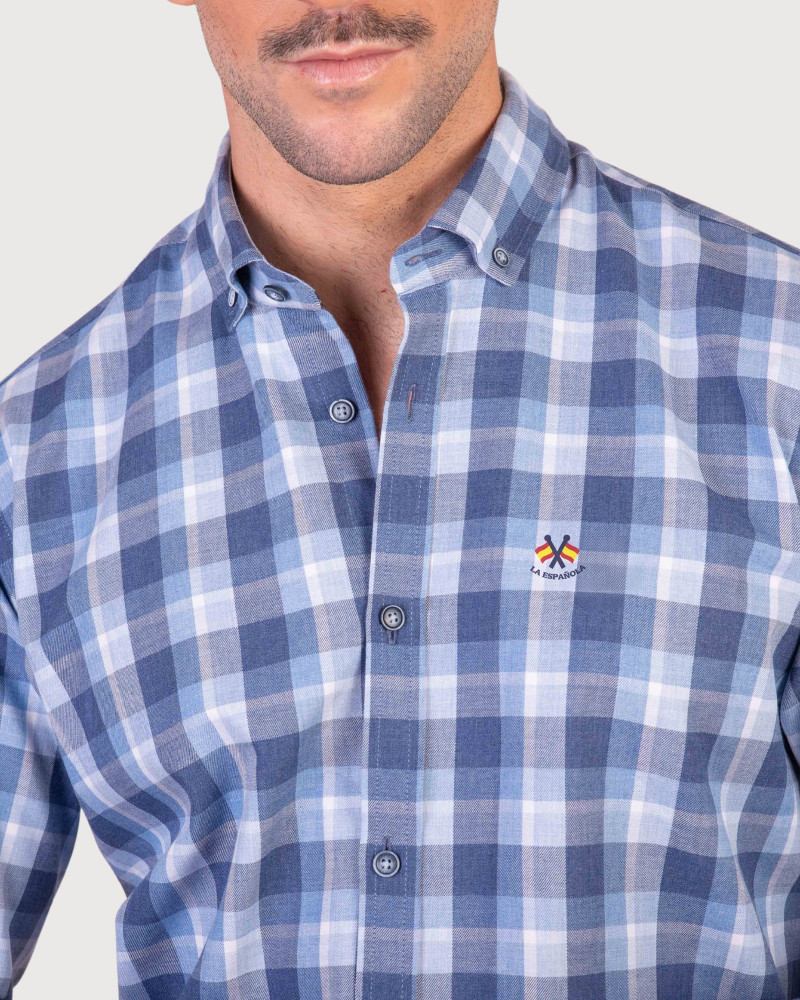 Camisa tejido oxford con bolsillo y logo bordado | La Española Camisa tejido oxford con bolsillo y logo bordado | La Española