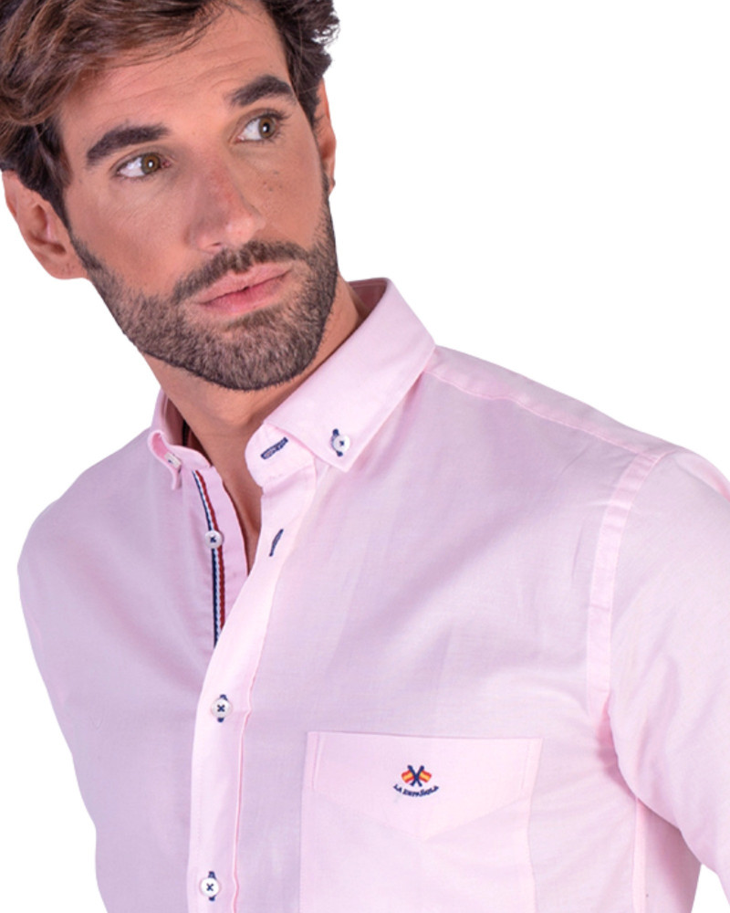 Camisa oxford rosa con bolsillos
