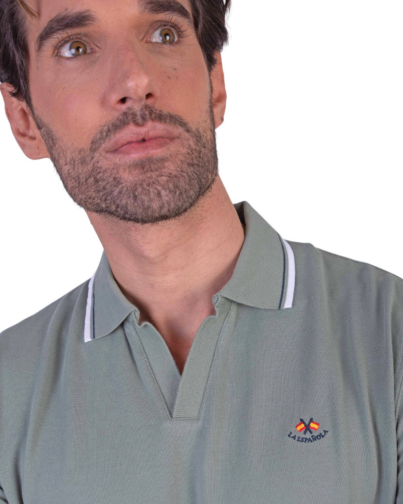 Polo manga corta algodón liso granito y cuello en V | La Española