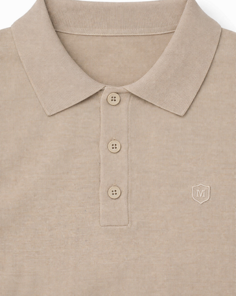 Polo manga corta algodón liso granito y cuello en V | La Española