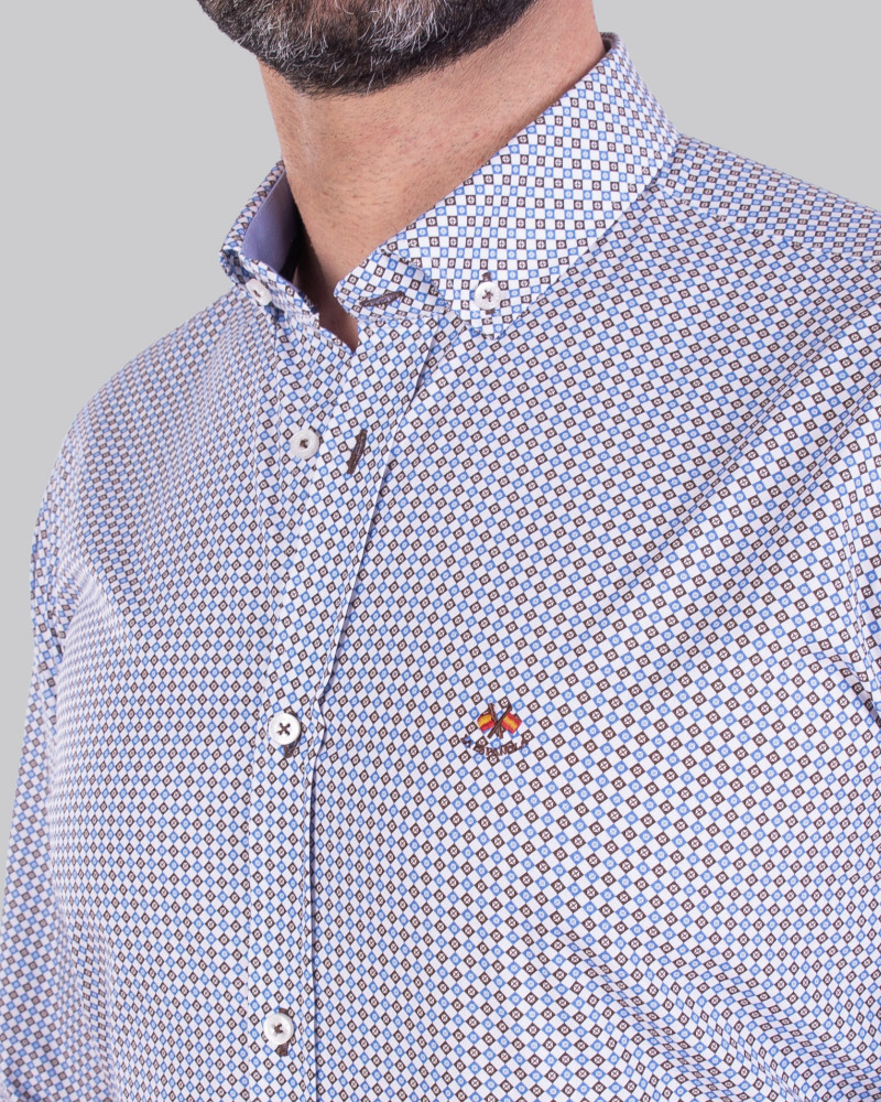 Camisa microestampada con patrón regular