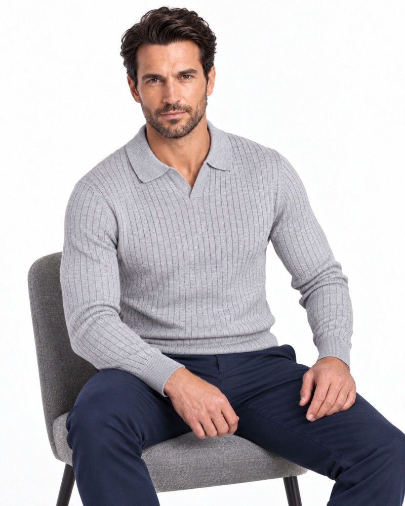 Suéter cuello V canalé serie 255 color gris